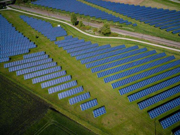 réduire l'empreinte carbone de son entreprise : le choix d'un fournisseur d'énergie renouvelable
