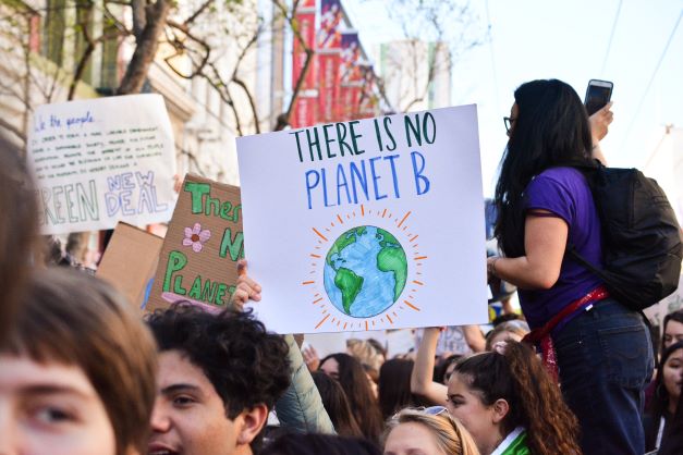 impact social : L'impact social de l'entreprise porte sur l'environnement, la société, la politique et l'économie.